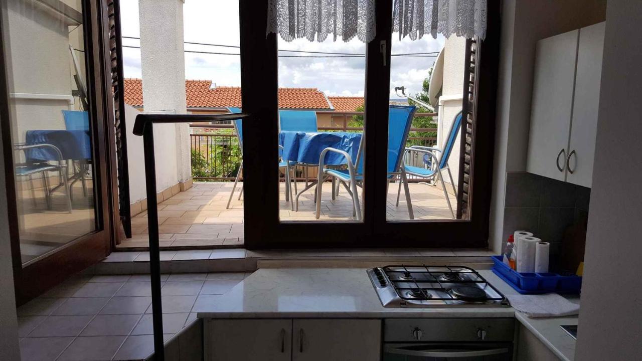 Apartment In Selce 5880 Bagian luar foto