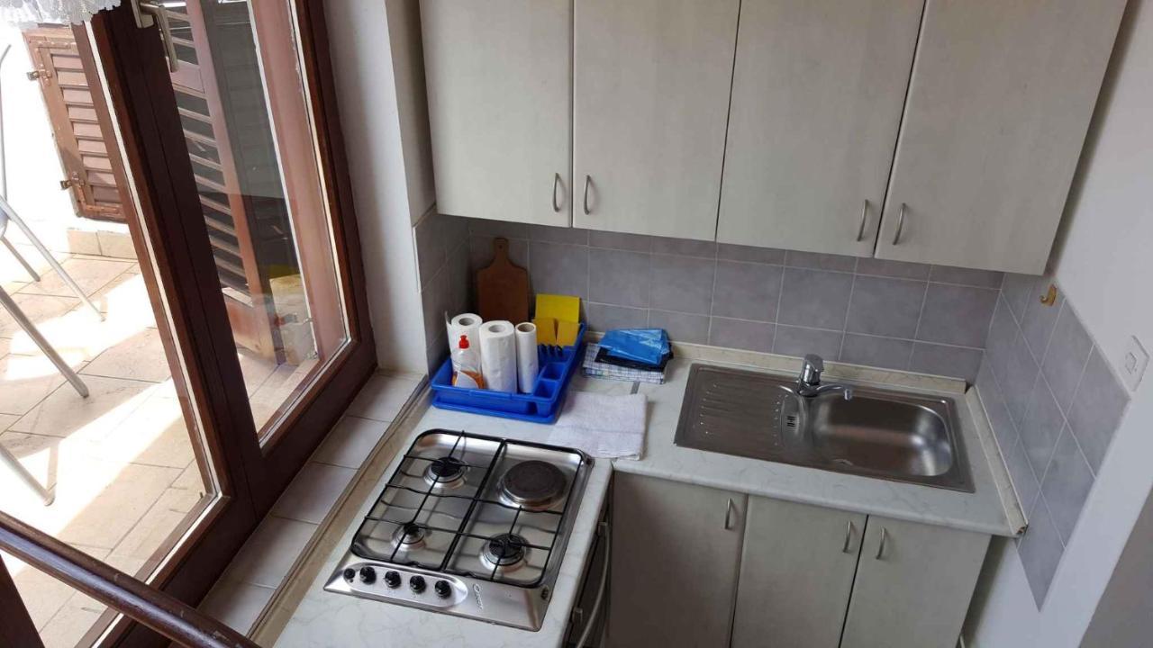 Apartment In Selce 5880 Bagian luar foto